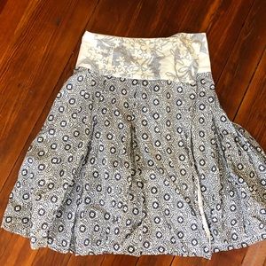 Sisley vintage high waisted white pattern skirt